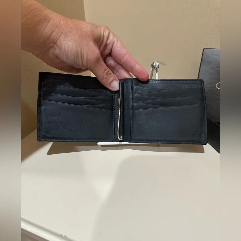 Gucci Bee Bifold Leather Wallet W/built in MoneyClip and Box